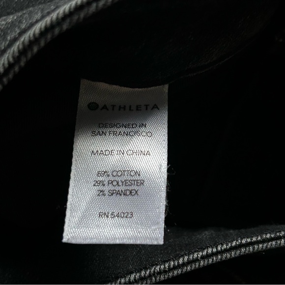 🩷ATHLETA SCULPTEK BLACK SKINNY JEANS SIZE 4 CARBON WASH TREND CAPSULE WARDROBE - Picture 8 of 9